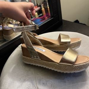 Steve Madden low platform sandals